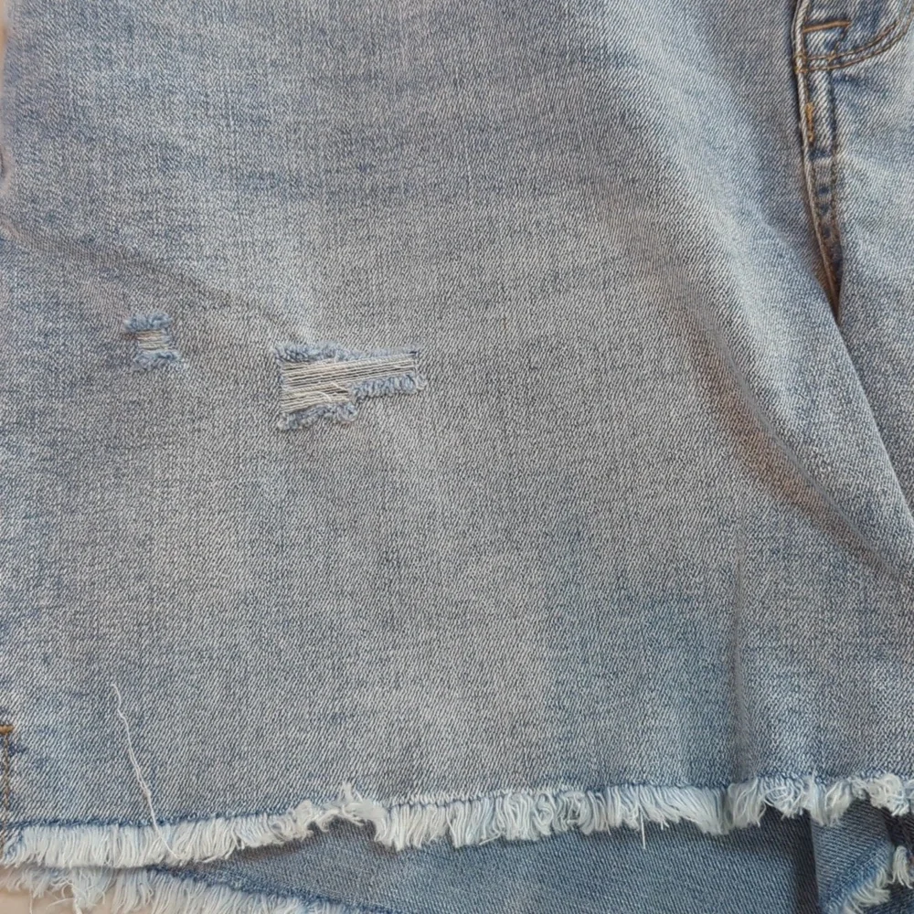 Seven7, Weekend Shorts, Light wash Jeans. Sz 14 - Picture 3 of 10